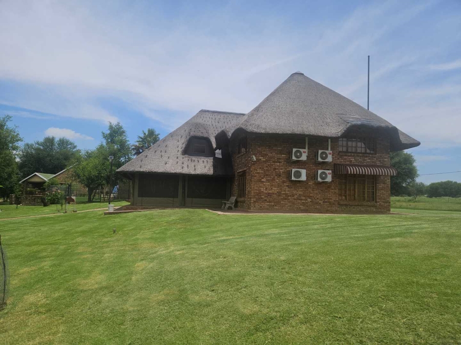 4 Bedroom Property for Sale in Leeudoringstad North West